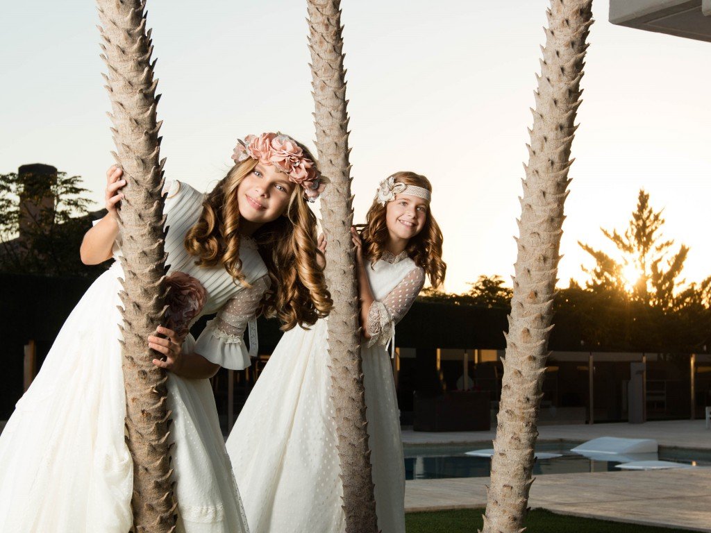 Peinado con coronas de flores